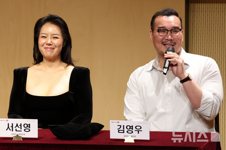 오페라 '투란도트' 기자간담회 하는 성악가 김영우와 서선영