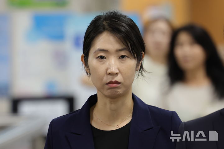 '박정훈 허위 영장' 항소심 1차 공판 출석하는 김민정 전 국방부 보통검찰부장