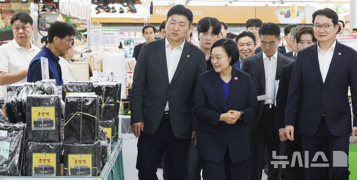 물가 현장점검 나선 한성숙 총리