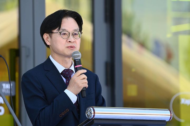 [서울=뉴시스] 김정관 산업통상부 장관이 10일(현지 시간) 몽골 울란바타르에서 열린 한국 소비재 유통기업인 노브랜드 몽골 1호점 오픈식에 참석해 발언하고 있다. (사진=산업통상부 제공) 2026.07.10. photo@newsis.com *재판매 및 DB 금지