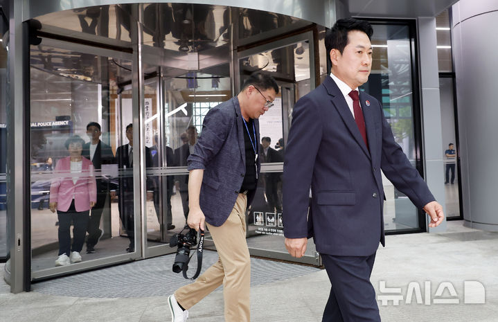 경찰청 나서는 장동혁 대표