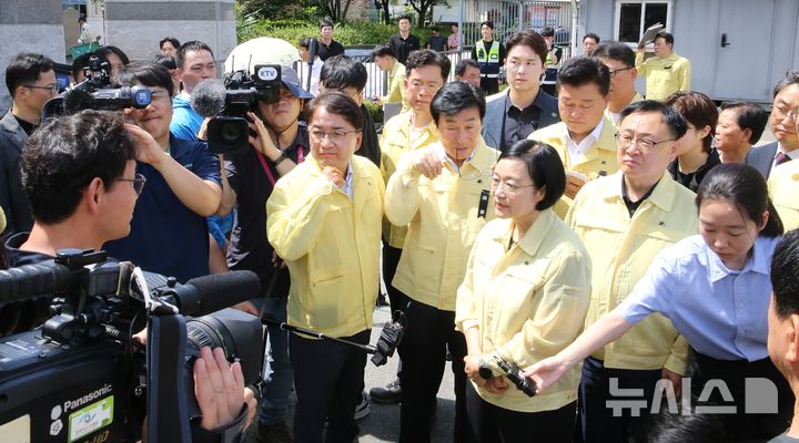 충북 침수 피해 현장 찾은 한성숙 총리