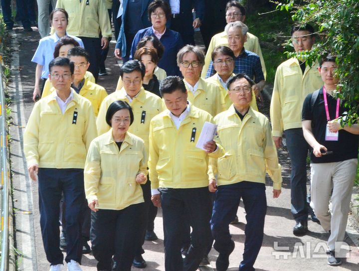 충북 침수 피해 현장 찾은 한성숙 총리