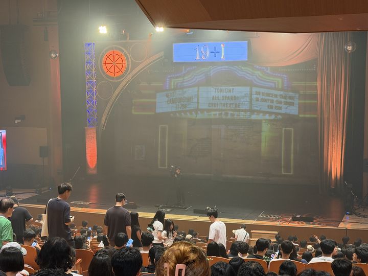 군산시, 취약계층 아동가족 초청 '최현우 마술공연' 체험