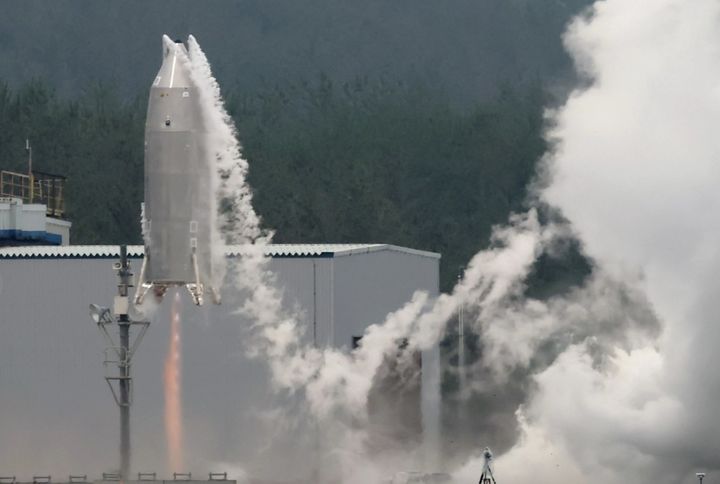 [AP/뉴시스] 재사용 가능 우주선 실험체(RV-X)가 11일 북부 노시로에 위치한 일본 우주항공연구개발기구(JAXA) 노시로 로켓 시험 센터에서 시험 발사되고 있다. 2026.07.11. *재판매 및 DB 금지