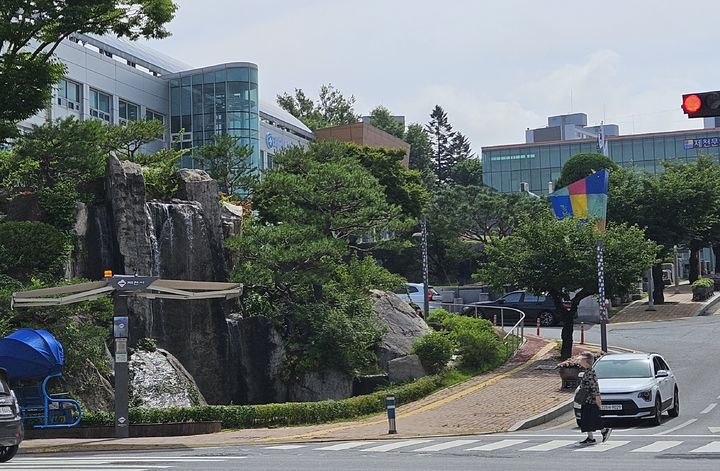 4년 만에 재가동하는 제천 도심 조경폭포