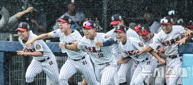청주 세광고 청룡기 우승에 정치권 축하 봇물…야구장 건립 여론 비등