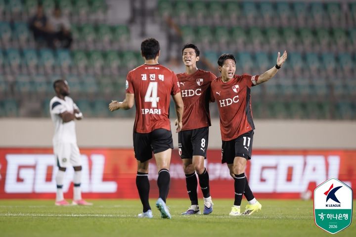 [서울=뉴시스] 프로축구 K리그2 부산 아이파크의 김민혁. (사진=한국프로축구연맹 제공) *재판매 및 DB 금지