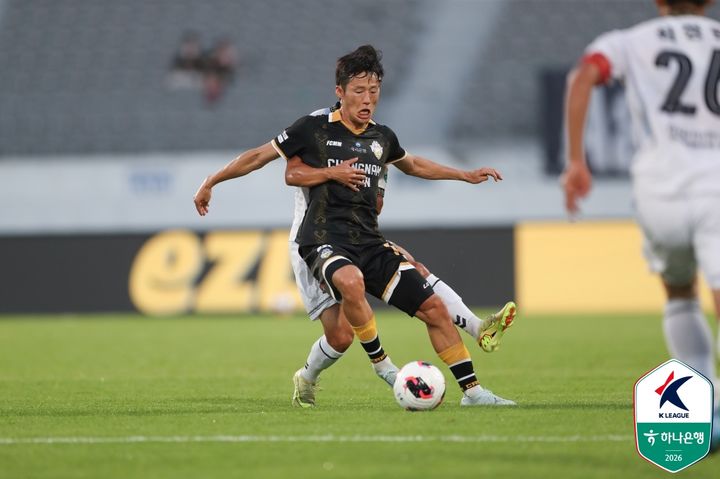 [서울=뉴시스] 프로축구 K리그2 충남아산FC의 손준호. (사진=한국프로축구연맹 제공) *재판매 및 DB 금지