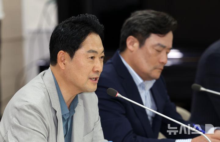  [부산=뉴시스] 하경민 기자 = 장동혁 국민의힘 대표가 12일 부산 수영구 국민의힘 부산시당에서 열린 '6·3 참정권 박탈 사태 부산·경남권 청년·대학생 현장 간담회'에 참석, 발언을 하고 있다. 2026.07.12. yulnetphoto@newsis.com
