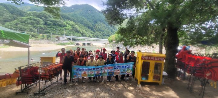 [산청=뉴시스] 산청군 여름철 물놀이 안전점검 (사진=산청군 제공) 2026. 07. 13. photo@newsis.com *재판매 및 DB 금지