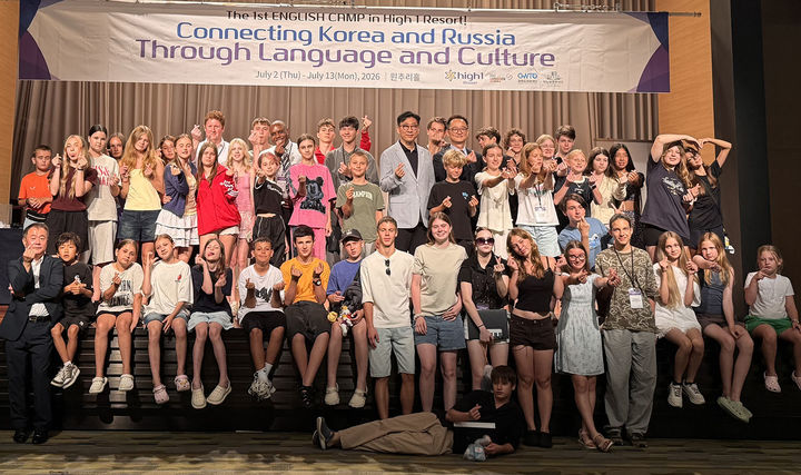 강원랜드에서 러시아 블라디보스토크, 하바롭스크, 사할린 등 극동지역 청소년 60여 명이 참가한 가운데 진행한 ‘제1회 하이원리조트 영어캠프’ 모습.(사진=강원랜드 제공) *재판매 및 DB 금지