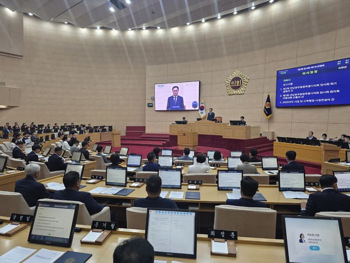 [전남광주=뉴시스] 구용희 기자 = 13일 오전 전남광주통합특별시의회 무안 남악청사 본회의장에서 제2회 통합특별시의회 임시회 제1차 본회의가 열리고 있다. 2026.07.13. persevere9@newsis.com. *재판매 및 DB 금지