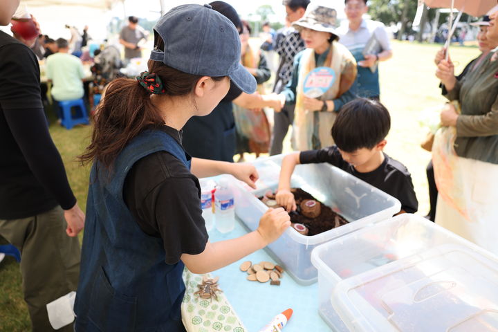 [제주=뉴시스] 지난해 서귀포시 남원읍 서귀포농업기술센터 일원에서 열린 '천연염색 한마당 축제' 행사 모습. (사진=제주도 제공) 2026.07.13. photo@newsis.com *재판매 및 DB 금지