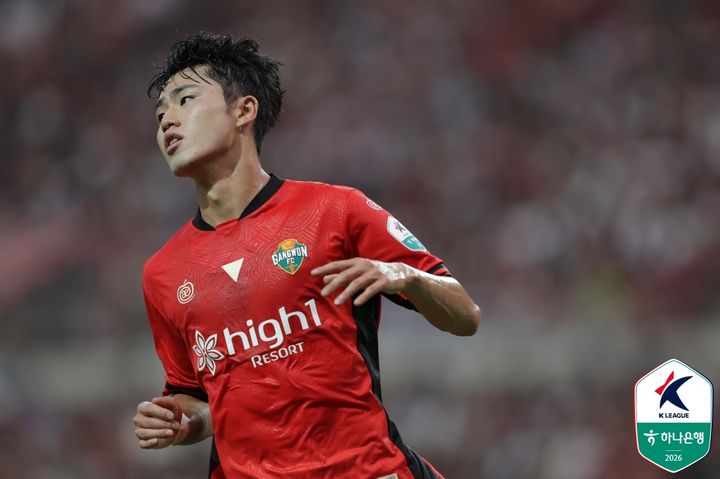 [서울=뉴시스] 프로축구 K리그1 강원FC의 이기혁. (사진=한국프로축구연맹 제공)