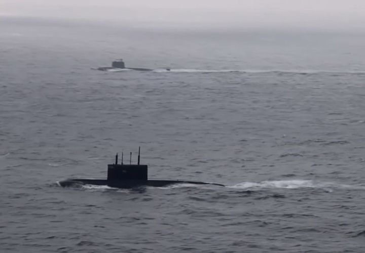  [서울=뉴시스] 인민해방군(PLA) 공식 소셜미디어 X 차이나 버글(China Bugle)이 12일 올린 게시물에 중국과 러시아 잠수함이 동시에 노출됐다. 중국 해군의 039B형 재래식 잠수함과 러시아 해군 우파(Ufa)가 함께 등장했다고 중국 군사 전문가는 설명했다.(출처: 차이나버글 캡처 ) 2026.07.13. *재판매 및 DB 금지