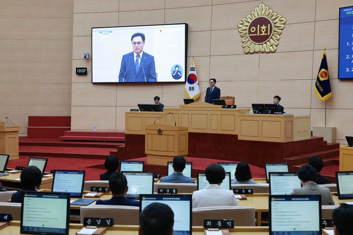 [전남광주=뉴시스] 13일 전남광주통합특별시의회 남악청사 본회의장에서 열린 제2회 임시회 제1차 본회의에서 송형곤 의장이 인사말을 하고 있다. (사진=전남광주특별시의회 제공) 2026.07.13. photo@newsis.om *재판매 및 DB 금지