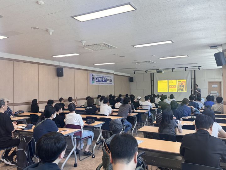 [양산=뉴시스] 김재인 작가 초청 인공지능 시대, 인간은 무엇으로 특별한가를 주제로 작가와의 만남을 운영하고 있다. (사진= 양산시 제공) 2026.07.13. photo@newsis.com *재판매 및 DB 금지