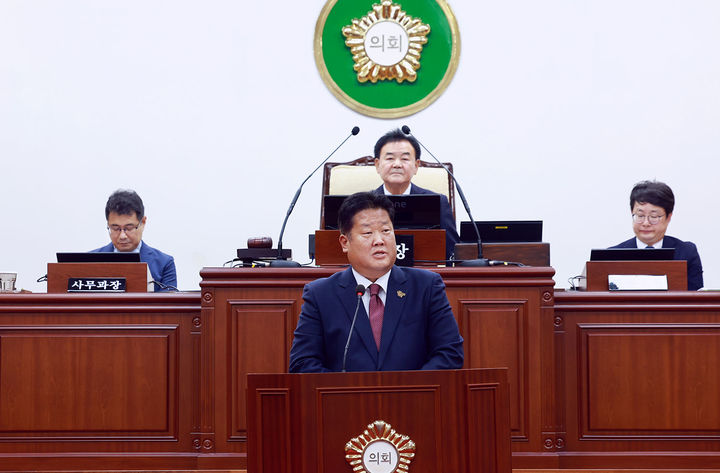 지난 10일 태백시의회 본회의장에서 열린 제10대 시의회 개원식에 참석한 이상호 태백시장이 제10대 시의회 출범을 축하하며 협치 의지를 밝히고 있다.(사진=태백시 제공) *재판매 및 DB 금지
