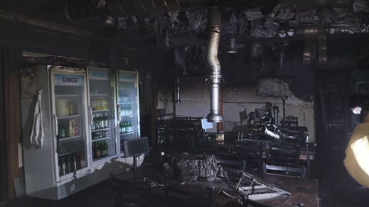 [울산=뉴시스] 13일 오전 울산 동구 전하동 한 음식점에서 불이나 내부가 까맣게 타 있다. (사진=울산소방본부 제공) 2026.07.13. photo@newsis.com *재판매 및 DB 금지