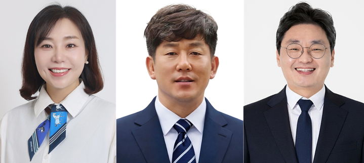 [대전=뉴시스] 왼쪽부터 제10대 대전시의회 전반기 운영위원장 김민숙(더불어민주당·서구1), 예산결산특별위원회 위원장 최대성(〃·동구2), 예결특위 부위원장 김신웅(〃·서구5) 대전시의원. (사진= 대전시의회 제공) *재판매 및 DB 금지