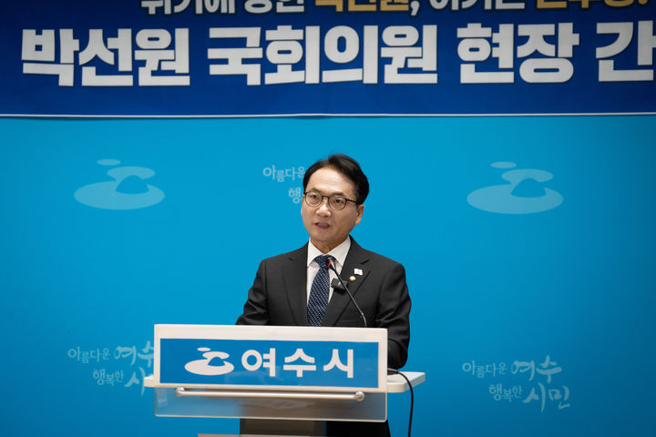 [여수=뉴시스] 더불어민주당 박선원 국회의원이 13일 오전 여수시청 브리핑룸에서 현장 기자간담회 하고 있다. 2026.07.13. photo@newsis.com *재판매 및 DB 금지