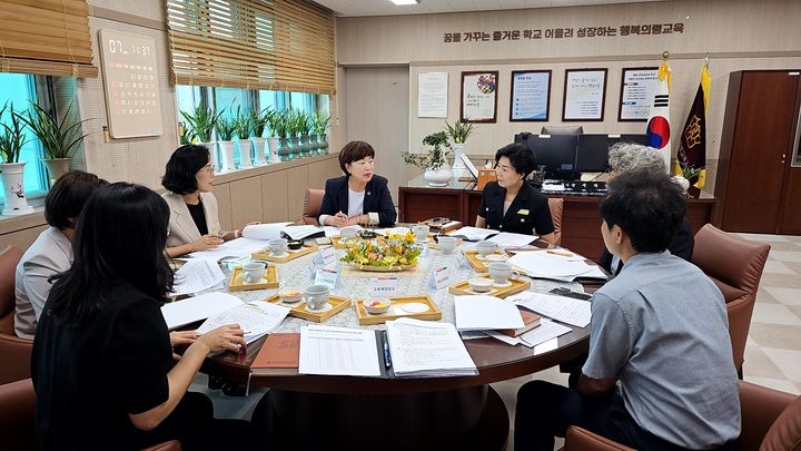 [의령=뉴시스] 경남 의령교육지원청, 김봉남 도의원 초청 예산 정책 설명회. (사진=의령교육지원청 제공) 2026.07.13. photo@newsis.com *재판매 및 DB 금지
