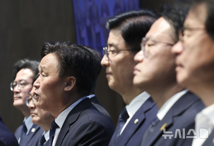 발언하는 김영진 국회 행안위 위원장