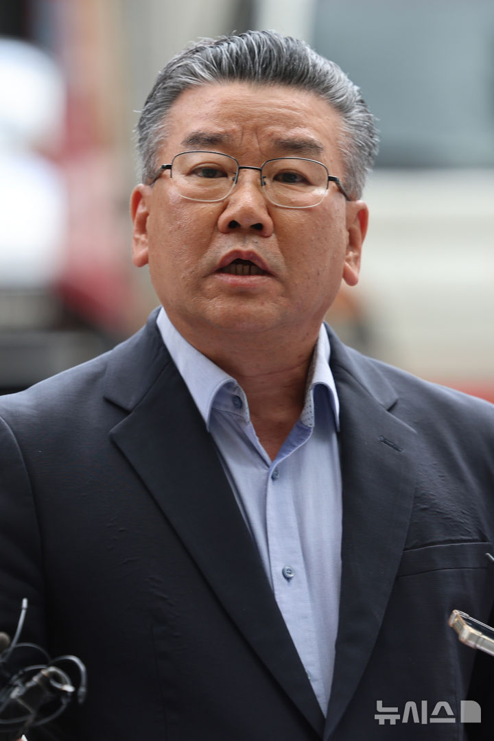 [과천=뉴시스] 조성우 기자 = 직권남용권리행사방해 혐의를 받는 유병호 전 감사원 사무총장이 13일 오전 경기 과천시 2차 종합특검팀 사무실에서 피의자 조사를 받기 위해 출석하며 발언하고 있다. 2026.07.13. xconfind@newsis.com