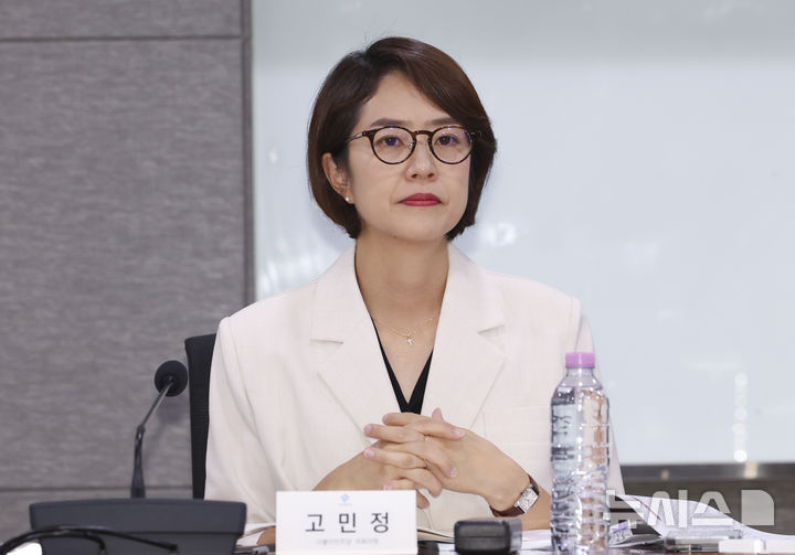[서울=뉴시스] 김근수 기자 = 고민정 더불어민주당 의원이 13일 오전 서울 여의도 국회 의원회관에서 열린 '5극3특 국가균형성장시대, 지역 및 거점국립대 특화발전 전략’ 토론회에 참석해 있다. 2026.07.13. ks@newsis.com