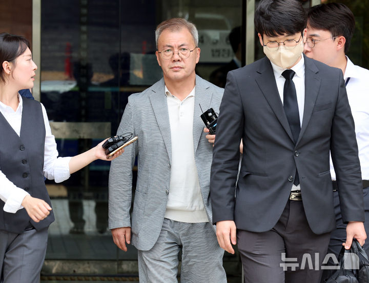 [서울=뉴시스] 박영태 기자 = 12·3 비상계엄 당시 내란에 가담했다는 의혹을 들여다보는 2차 종합특별검사팀이 강호필 전 육군 지상작전사령관과 박재열 전 제7군단장을 재판에 넘겼다. '방첩사 블랙리스트' 의혹에 연루된 여인형 전 국군방첩사령관도 기소됐다. 사진은 강 전 사령관. 2026.08.14. since1999@newsis.com