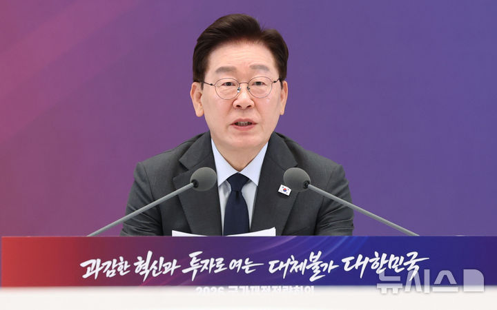 [서울=뉴시스] 조성봉 기자 = 이재명 대통령이 13일 청와대에서 열린 2026년 국가재정전략회의에서 발언하고 있다. (청와대통신사진기자단) 2026.07.13. suncho21@newsis.com