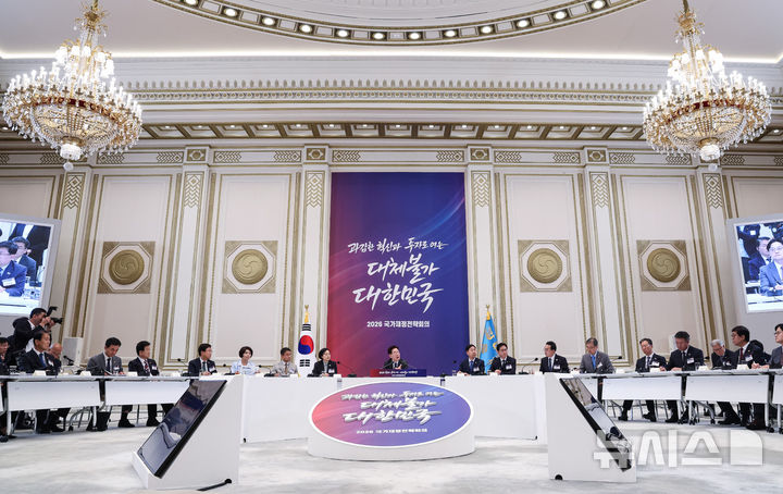 [서울=뉴시스] 조성봉 기자 = 이재명 대통령이 13일 청와대에서 열린 2026년 국가재정전략회의에서 발언하고 있다. (청와대통신사진기자단) 2026.07.13. suncho21@newsis.com