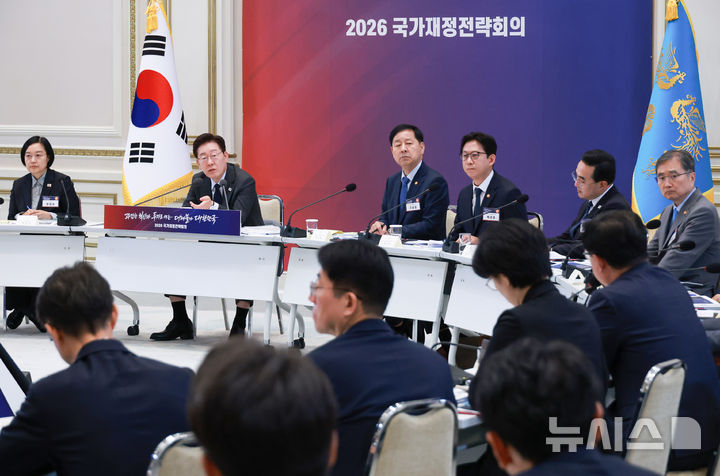 [서울=뉴시스] 조성봉 기자 = 이재명 대통령이 13일 청와대에서 열린 2026년 국가재정전략회의에서 발언을 하고 있다.(청와대통신사진기자단) 2026.07.13. suncho21@newsis.com