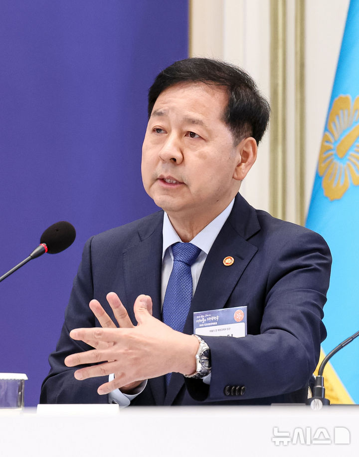 [서울=뉴시스] 조성봉 기자 = 구윤철 경제부총리 겸 재정경제부 장관이 13일 청와대에서 열린 2026년 국가재정전략회의에서 발언하고 있다. (청와대통신사진기자단) 2026.07.13. suncho21@newsis.com