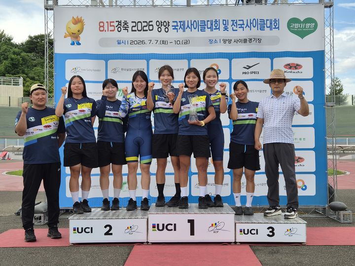 [상주=뉴시스] 상주시청 여자 사이클팀 종합 우승. (사진=상주시 제공) 2026.07.14 photo@newsis.com *재판매 및 DB 금지