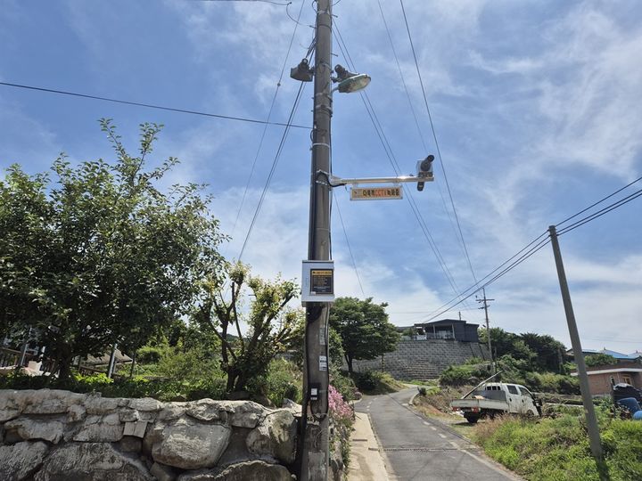 [보령=뉴시스] CCTV 설치 모습. (사진=보령시청 제공) 2206.07.14. photo@newsis.com *재판매 및 DB 금지