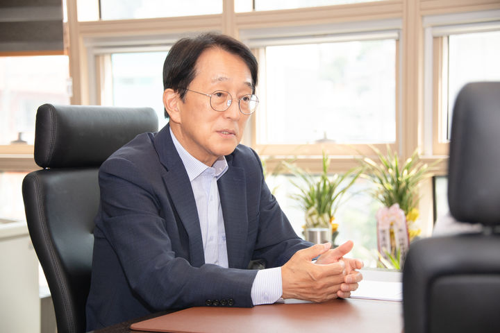 [부산=뉴시스] 김태석 부산 사하구청장이 지난 14일 뉴시스와 인터뷰를 하고 있다. (사진=부산 사하구청 제공) 2026.07.14 photo@newsis.com