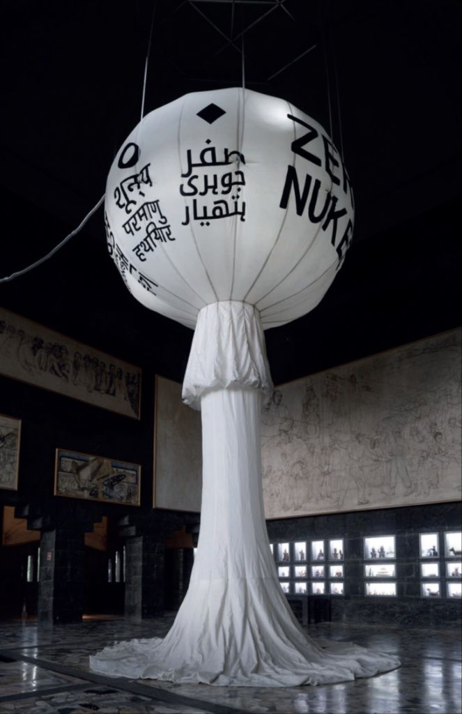 페드로 레이예스, 〈제로 뉴크스 I(Zero Nukes I)〉, 2021, 패브릭, 900 × 650 × 650 cm 사진 Pamela Limn Ross 촬영, 작가 제공.  Pedro Reyes *재판매 및 DB 금지