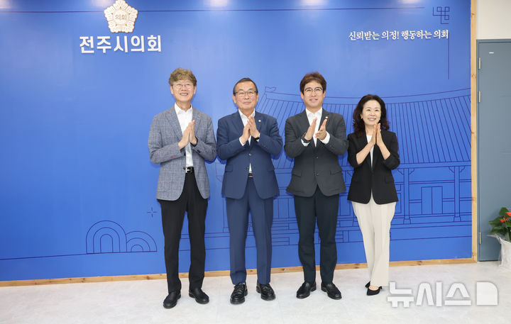 [전주=뉴시스]윤난슬 기자 = 전북 전주시의회는 14일 국민건강보험공단 전주북부·남부지사와 간담회를 열고 지역사회 복지 사각지대 해소와 시민 건강 증진을 위한 협력 방안을 논의했다고 밝혔다. (사진=전주시의회 제공) 2026.07.14. photo@newsis.com