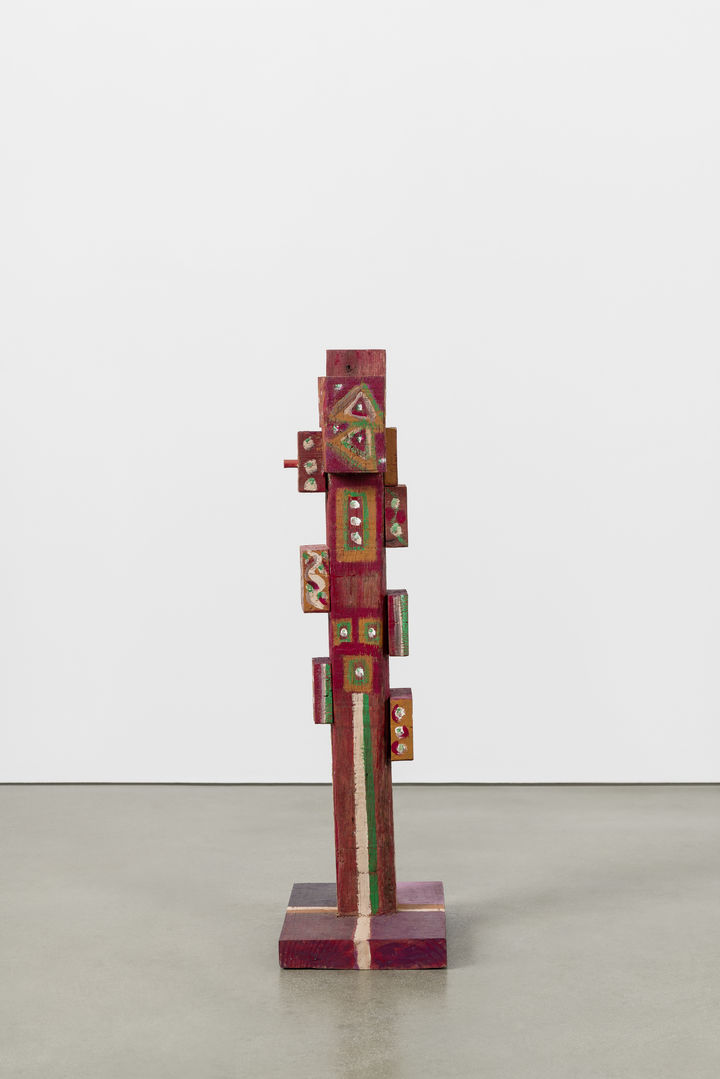 김윤신, 〈합이합일 분이분일 2020-21B〉, 2020, 재활용 목재에 아크릴릭, 74 x 20 x 28 cm. 김윤신조형예술연구소 및 국제갤러리 제공.&nbsp; Kim Yun Shin. 사진 안천호, 작가, 국제갤러리, 리만 머핀 제공 *재판매 및 DB 금지