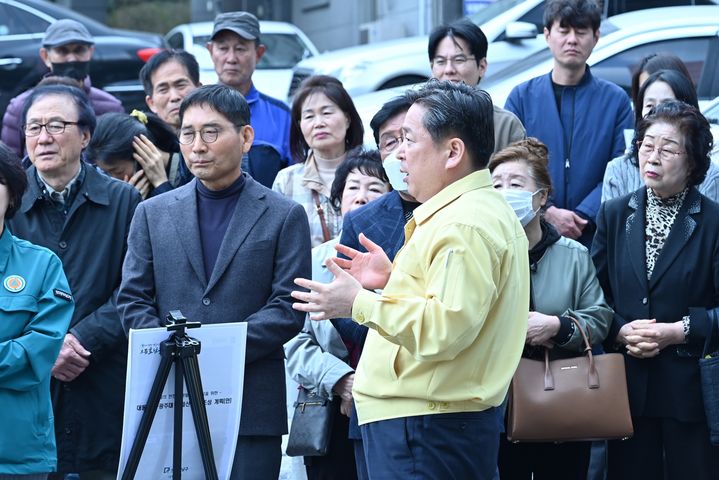 [전남광주=뉴시스] 김병내 전남광주통합특별시 남구청장이 민원현장 확인의 날에서 발언하고 있다. (사진=남구 제공) 2026.07.14. photo@newsis.com *재판매 및 DB 금지