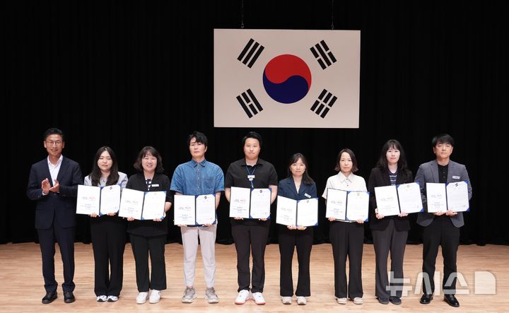 [영천=뉴시스] 경북 영천시 상반기 적극행정 우수공무원 시상식. (사진=영천시 제공) 2026.07.14. photo@newsis.com&nbsp; 