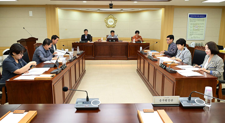 14일 정선군의회가 제10대 의회 개원 이후 배왕섭 의장 주관으로 첫 공식 의원 간담회를 진행하고 있다.(사진=정선군 제공) *재판매 및 DB 금지