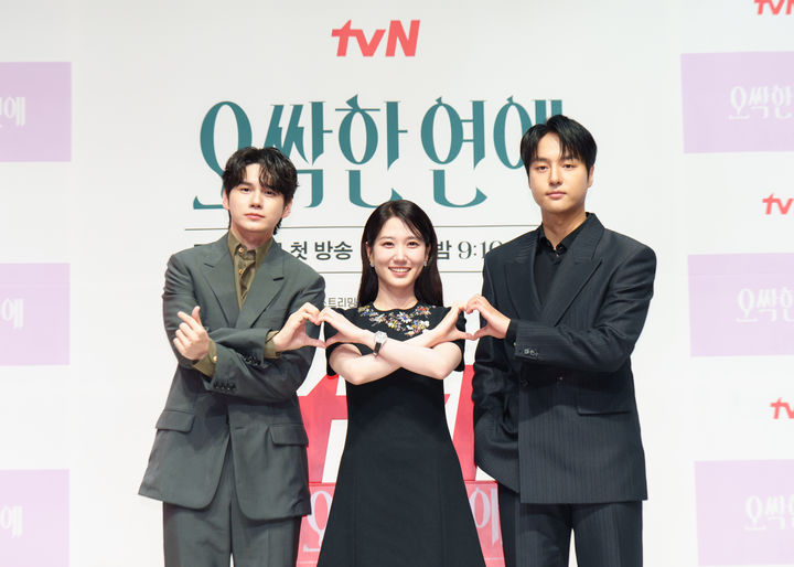 [서울=뉴시스] 배우 박은빈, 양세종, 옹성우가 14일 서울 강남구 엘리에나 호텔에서 열린 tvN 드라마 '오싹한 연애' 제작발표회에서 포즈를 취하고 있다. (사진=tvN 제공) 2026.07.14. photo@newsis.com *재판매 및 DB 금지