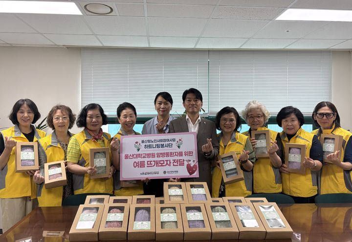 노인복지관 하트니팅봉사단, 암환우에 뜨개모자 전달 등[울산소식]