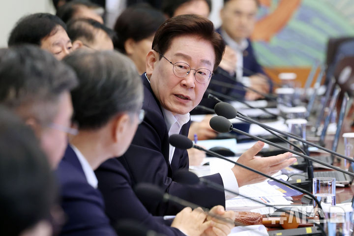 [서울=뉴시스] 조성봉 기자 = 이재명 대통령이 14일 청와대에서 열린 국무회의에서 발언하고 있다. 2026.07.14. suncho21@newsis.com