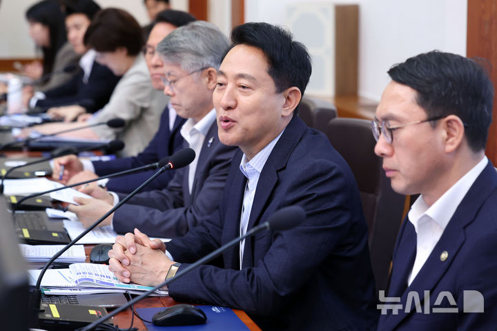 [서울=뉴시스] 조성봉 기자 = 오세훈 서울시장이 14일 청와대에서 열린 국무회의에서 인사말을 하고 있다. 2026.07.14. suncho21@newsis.com