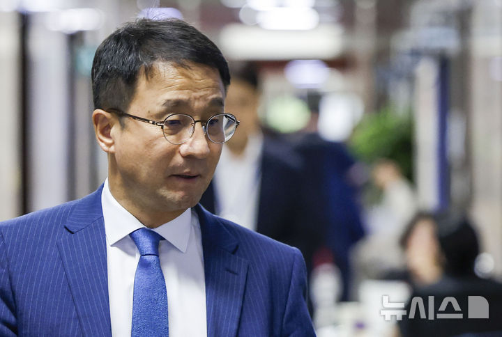 [서울=뉴시스] 정병혁 기자 = 한병도 더불어민주당 대표 직무대행 겸 원내대표가 14일 서울 여의도 국회에서 8·17 전당대회 당대표 선출 방식과 관련해 선호투표제 도입 의결 절차를 위해 당무위원회에 참석하고 있다. 2026.07.14. jhope@newsis.com