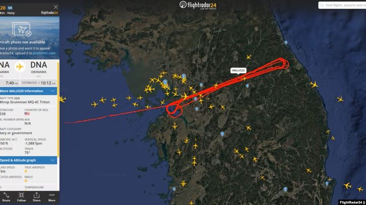 [서울=뉴시스]미 해군의 고고도 무인 정찰기 MQ-4C ‘트라이튼’이 14일 한국 중부 내륙 상공을 반복 비행한 항적. (출처=FlightRadar24, VOA에서 재인용) *재판매 및 DB 금지